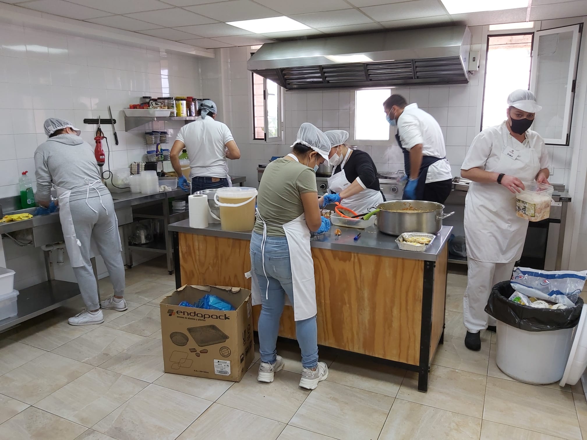 La Cocina Autogestionada de La Yedra atiende a 12 familias desfavorecidas con ayuda de la Fundación